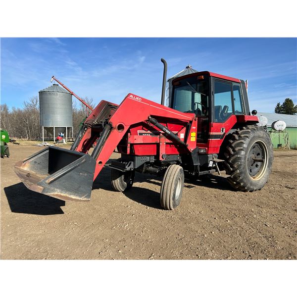 IHC 3688, approx. 114 Hp Tractor, showing 5210 hrs., triple hyd.,540/100 PTO, S/N 33385,18.4x38 rubb