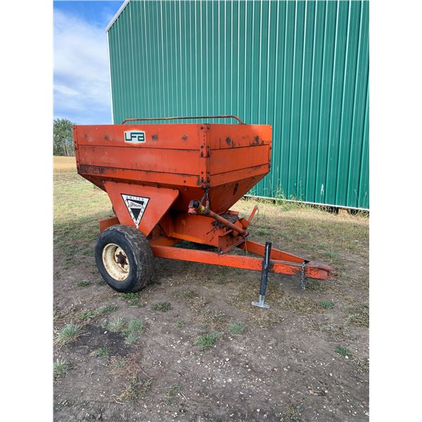 Calhoun Fertilizer spreader , 540 PTO, jack