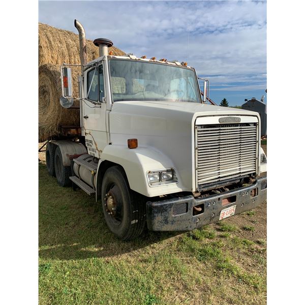 1988 Freightliner tandem tractor (Day Cab), 400 Cummins, 15 speed, 5th wheel, wet kit, 11x24.5s,