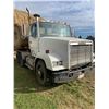 Image 1 : 1988 Freightliner tandem tractor (Day Cab), 400 Cummins, 15 speed, 5th wheel, wet kit, 11x24.5s,
