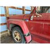 Image 2 : 1976 Ford F600 grain truck,V8, 5&2 speed, 8.25x20 rubber, c/w 14 foot box and hoist, S/N F60DCW40790