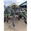 Image 5 : JD 655 32 foot,12 inch spacing, double shoot air seeder, has very good tips, set up for tow behind a