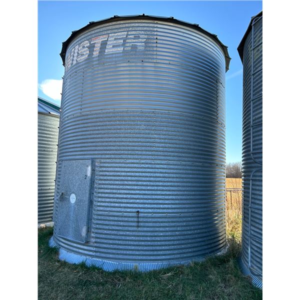 (For Grain Bin Hauling PH John (780) 210-0531) Twister 5 Ring Flat Floor Good Wood Floor & Skirt c/w