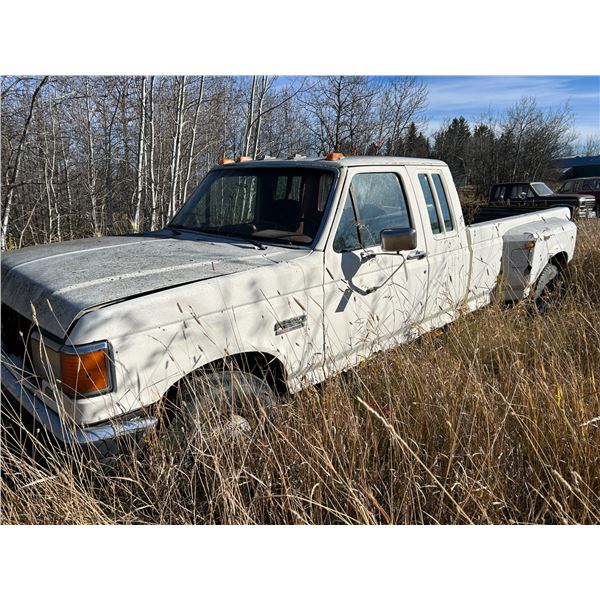 Approx 1989 Ford F350 Super Cab Dually For Parts Only, Buyer is Responsible to Load