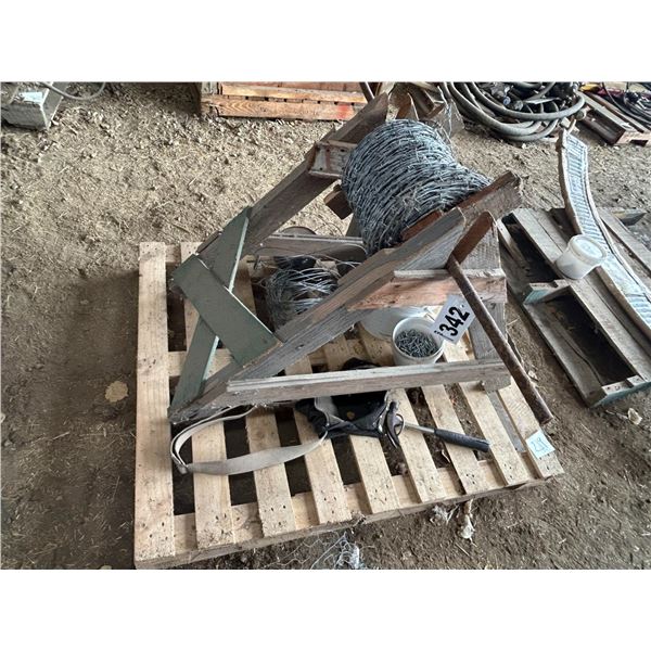 Solar Pak electric Fencer, Barb Wire, Fencing pliers