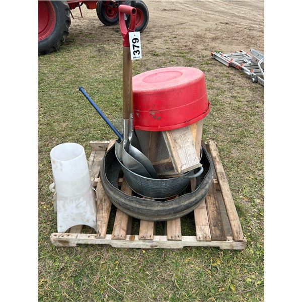 Grain Shovels & Screens