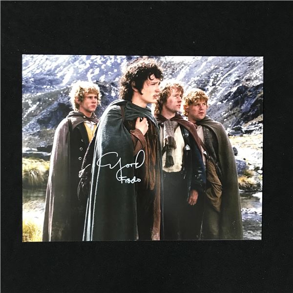 ELIJAH WOOD INSCRIBED "FRODO" SIGNED LORD OF THE RINGS 8X10 PHOTO WWOC COA