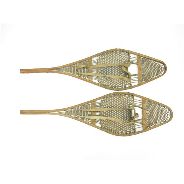 VINTAGE UNKNOWN WOOD FRAME SNOWSHOES