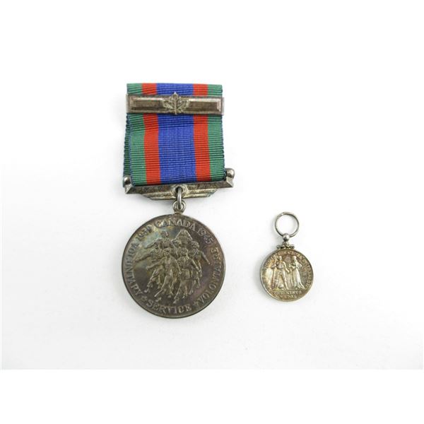 WWII CANADIAN MILITARY MEDALS LOT