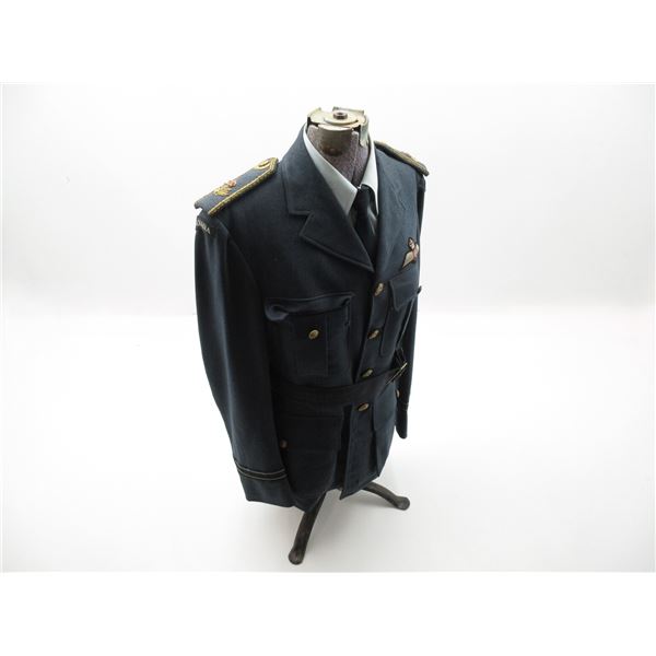 POST-WWII RCAF UNIFORM AND MANNEQUIN