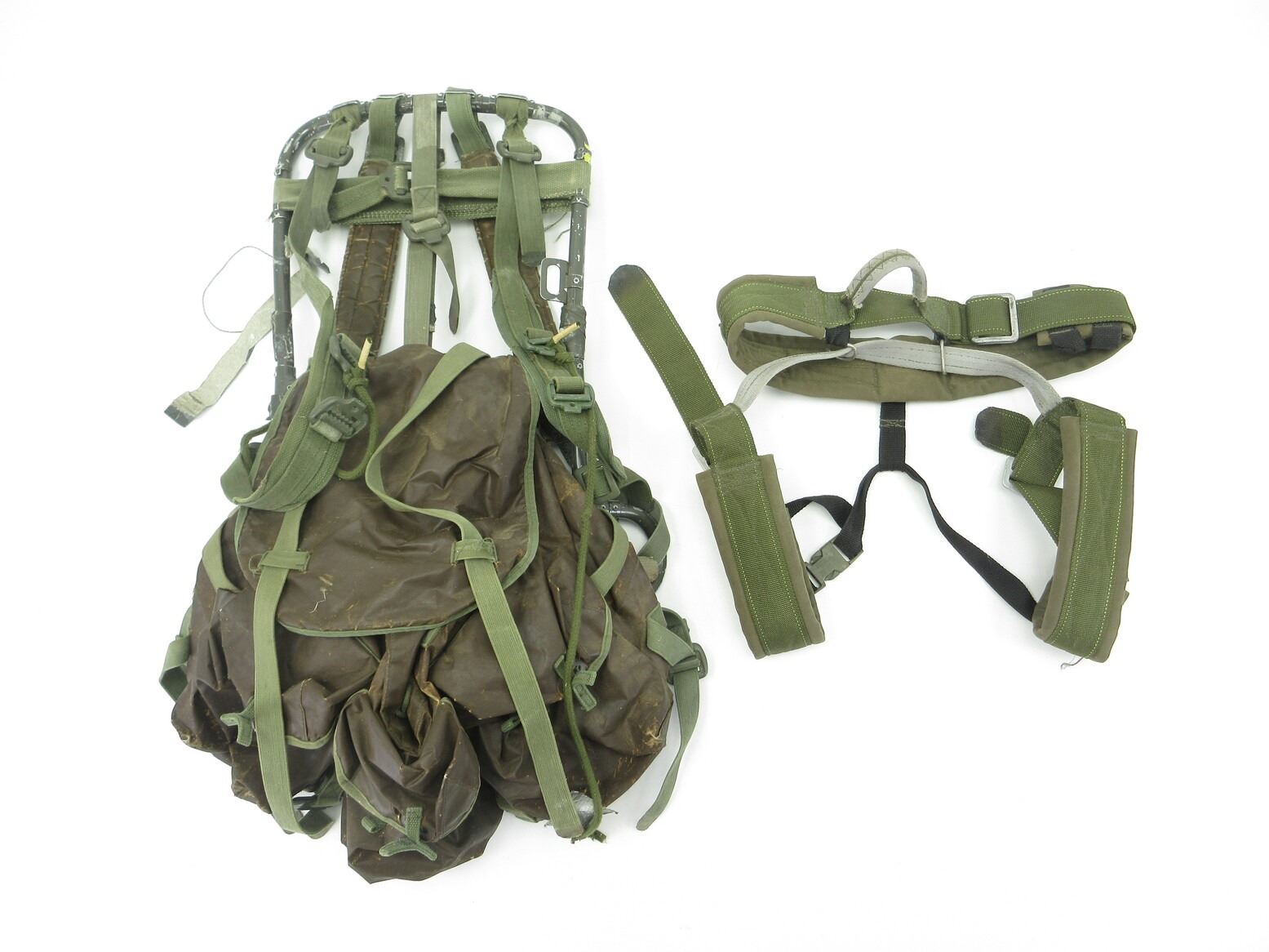 CANADIAN MILITARY RUCKSACK AND REPELLING HARNESS LOT