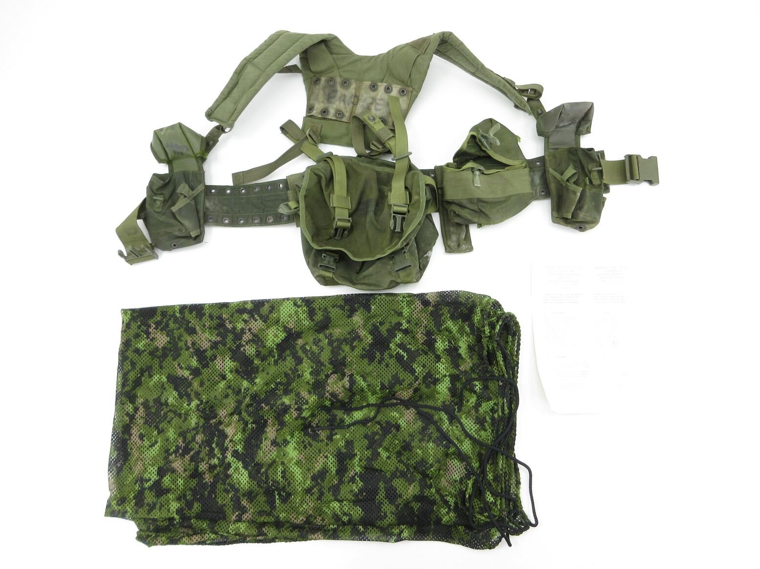 CANADIAN MILITARY 82 PATTERN WEB EQUIPMENT SET AND SCREEN LOT