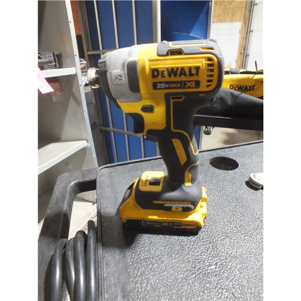 Dewalt 1/4" Cordless Impact Drill