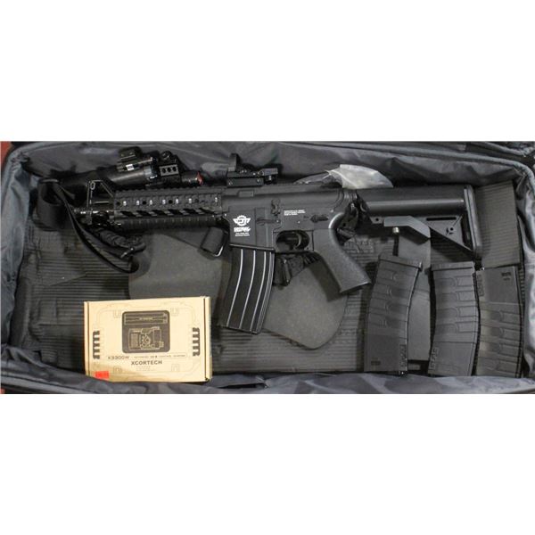 COMBAT MACHINE GUN AIRSOFT 6MM W CLIPS & CASE