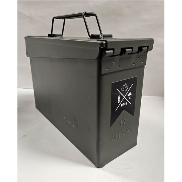 METAL CIGAR CASE  AMMO BOX ; HOLDS 36 CIGARS