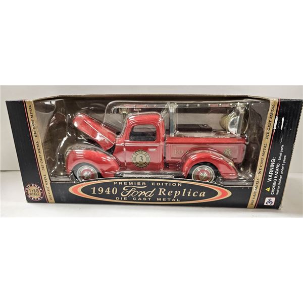 NIB GOLDEN WHEEL 1:18 SCALE 1940 FORD FIRE TRUCK