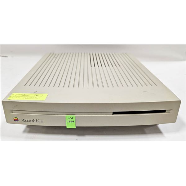 1992 MACINTOSH LC II MADE BY APPLE COMPUTER
