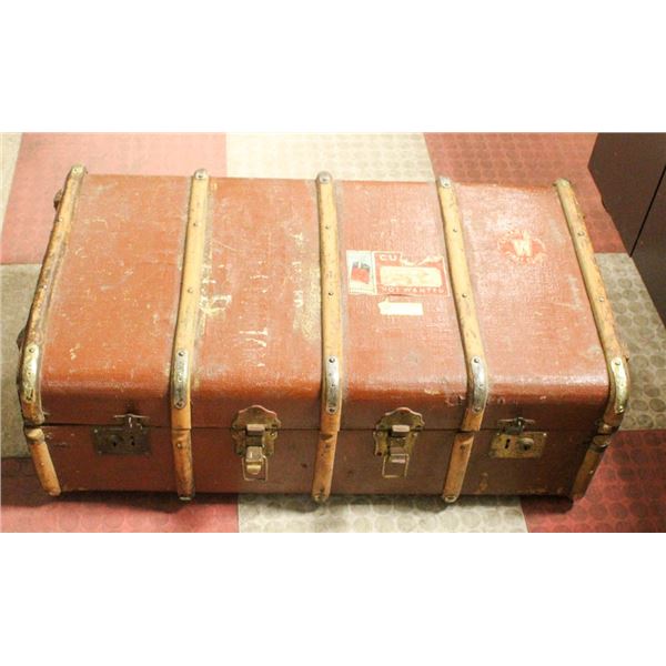 LARGE ANTIQUE LUGGAGE, WOOD AND BRASS