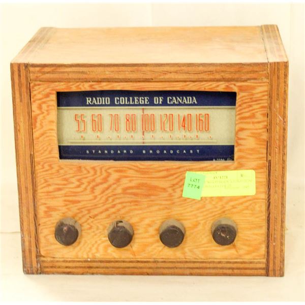 ANTIQUE WOOD BODY RADIO FROM THE RADIO COLLEGE OF