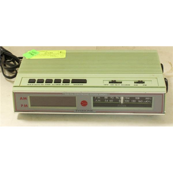 VINTAGE EVERSONIC CLOCK RADIO RETRO COLORS