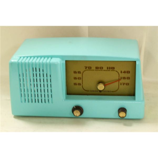 1953 RADIO BY GE MODEL:C403 ROBINS EGG COLOR