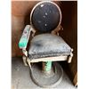 Image 1 : Vintage Barber Chair