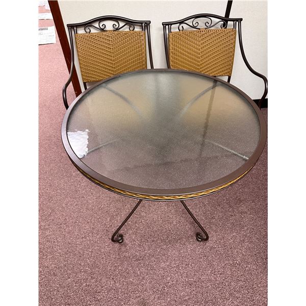 Table with 2 chairs