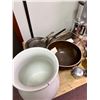Image 2 : Vintage kitchen items and table