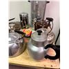 Image 8 : Vintage kitchen items and table