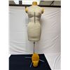 Image 1 : Pinnable Dress Form