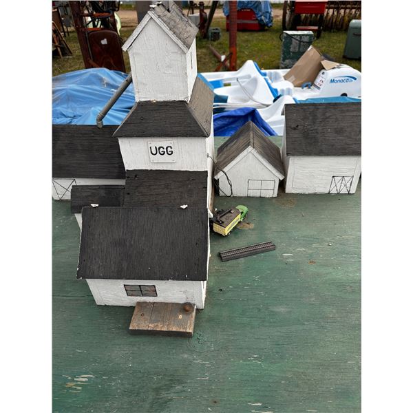 UGG Grain Elevator Model
