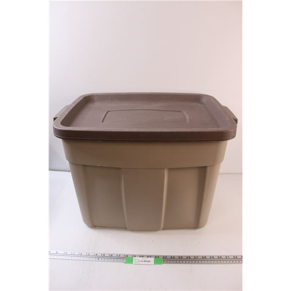 *Rubbermaid Roughneck Storage Tote