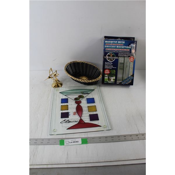 Table Hot Plate, Magnetic Mesh, Wicker Basket, Brass Hummingbird Decoration