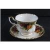 Image 11 : (2) Royal Albert "Old Country Rose" - (2) Tea Cups with Saucers, (2) Plates and (2) Serving Dishes