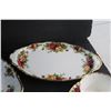 Image 5 : (2) Royal Albert "Old Country Rose" - (2) Tea Cups with Saucers, (2) Plates and (2) Serving Dishes