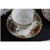 Image 8 : (2) Royal Albert "Old Country Rose" - (2) Tea Cups with Saucers, (2) Plates and (2) Serving Dishes