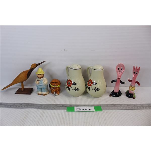 Carved Wooden Sandpiper Bird ,Vintage Halls Superior Quality Kitchenware Salt And Pepper Shakers, Mi