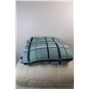 Image 2 : *(2) Queen Sized Bed Comforter Blankets