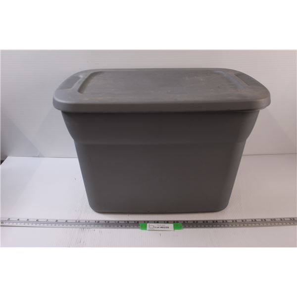 Grey Sterilite Storage Tote w/Lid - 10 Gallon