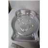 Image 2 : (4) Shaped Cake Pans