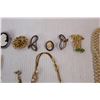 Image 5 : Various Costume Jewellery, Pins/ Brooches, Bracelets, Necklaces