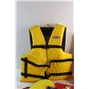 Image 3 : (3) Life Vests - Size S