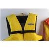 Image 8 : (3) Life Vests - Size S
