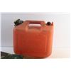 Image 2 : 9.4l Jerry Can and Bush Master Camouflage Gun Case 44''