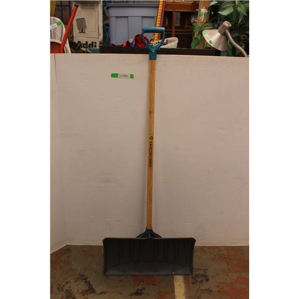 * Yardworks Snow Shovel