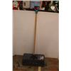 Image 5 : * Yardworks Snow Shovel