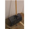 Image 7 : * Yardworks Snow Shovel