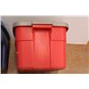 Image 2 : *(2) Rubbermaid Roughneck Medium Totes with Lids