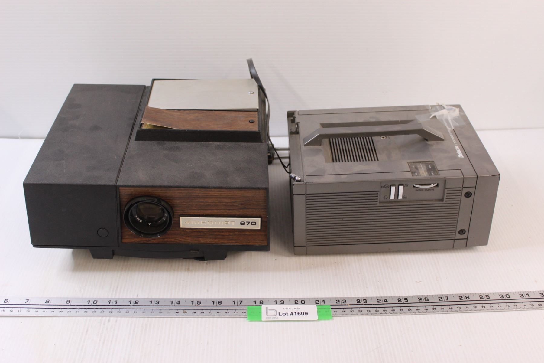 Airequipt 670 2x2 Slide Projector - Some Wear, & Deluxe 5