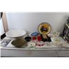 Image 1 : Assorted Glass Bowls and Dishes With Placemats And Assorted Decorations